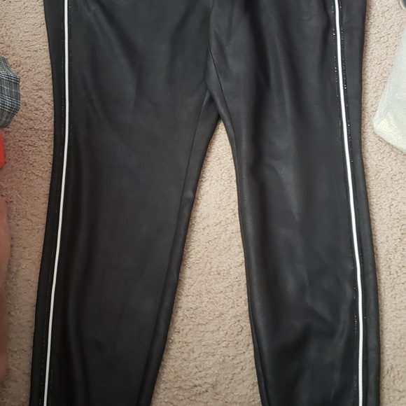 Faux Leather Like Leggings w/White & Bling Stripe Piping Sz 18/20 W - Picture 1 of 9